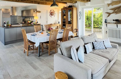Landeda Villa | very quiet Mansion with 280° seaview + privat access to the sea + big garden