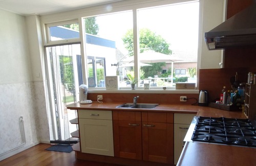 Oud-Vossemeer House | Very spacious holiday home in Zeeland with second living room