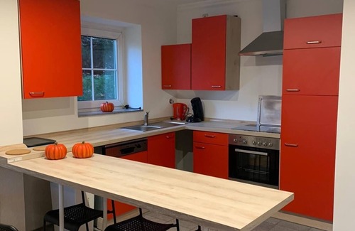 Oberhausen Apartment | Very well-kept, modern vacation or mechanic's apartment for rent.