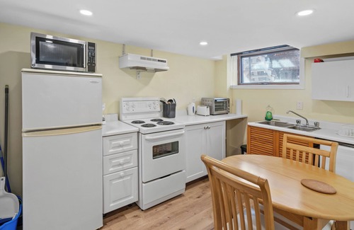 Parc Molson Apartment | Very well located apartment. Ideal for a long s