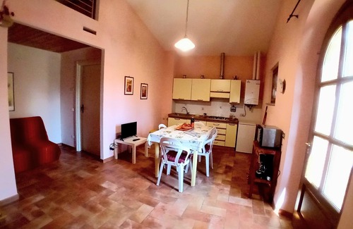 SantʼAndrea di Compito House | Very well located for visiting the region. Parking and owner available.