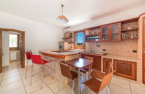 Torricella Villa | Vespicci three-story villa with 10-person pool, 5 minutes from the beach