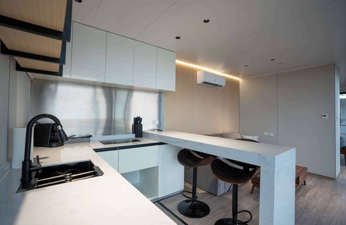 Bridgeport Apartment | Vessel 3 - Sleek Waterfront Vessel | Backyard AC/Heat Nature Escape