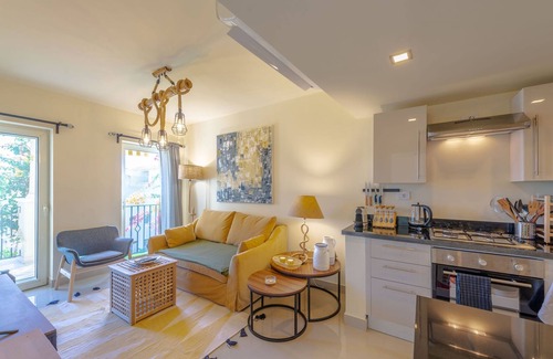 Sahl Hasheeh Apartment | VESTA - Luxury APT - 2BR - Veranda