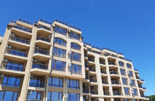Golden Sands Apartment | Vesta Riviera - Free Parking