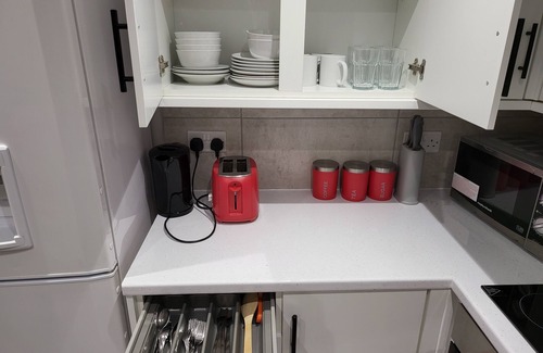 Colchester House | Vetrelax Colchester House- 4bedrooms with Parking