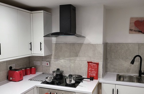 Colchester House | Vetrelax Colchester House- 4bedrooms with Parking