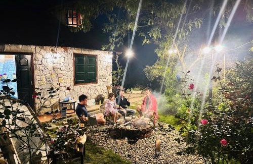 Sa Pa Ski Chalet | Vi's House - Nature in the middle of Hmong village