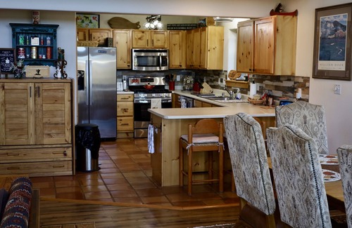 Angel Fire Ski Chalet | Via del Rey Luxury Chalet 3BR. Perfect Central location1.5 mi to AF village.