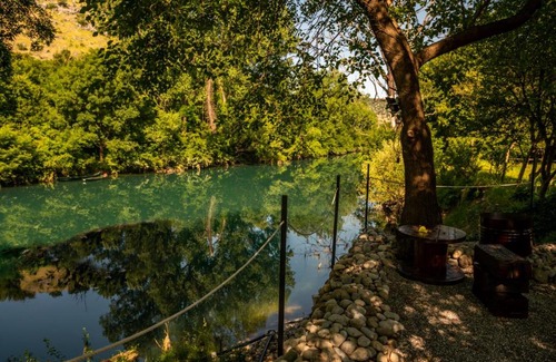 Podgorica House | Via river
