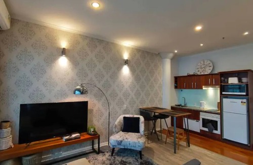 Auckland Central Business District Condo | Viaduct apartment with a balcony by Zodiak Stays