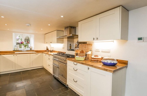 Lydbrook Cottage | VIADUCT HOUSE, pet friendly, luxury holiday cottage in Lydbrook