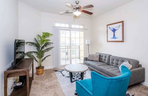 SouthPark Apartment | Viagem Airy 1BR with Balcony, Gym and Parking