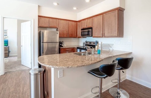 Wesley Heights Apartment | Viagem|Bright and Relaxing 2BR in Prime Location