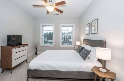 Morrisville Apartment | Viagem Modern 2BR with Balcony,Pool&Gym