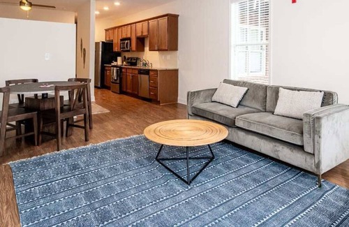 Wesley Heights Apartment | Viagem Studio in Top Location with Parking