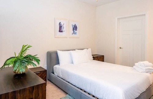 Wesley Heights Apartment | Viagem Studio in Top Location with Parking