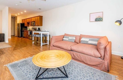Wesley Heights Apartment | Viagem Stylish Studio in Top Location