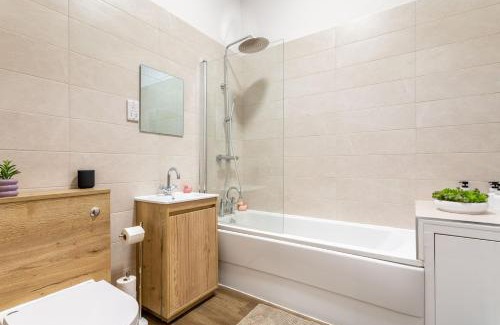 Kemptown Apartment | Vibrant 2-bed Apartment Close to the Seafront
