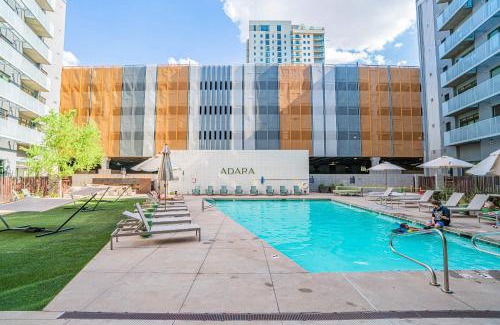 Evans Churchill Apartment | Vibrant 2BD - CDT - Gym, Pool, Parking - Sleep 8