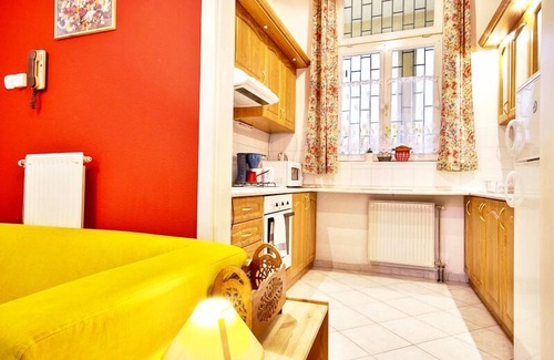 Terezvaros Apartment | Vibrant 3 Bedroom Apartment In The Pulsing Heart Of Budapest