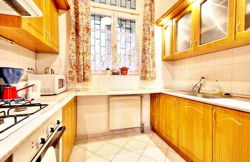 Terezvaros Apartment | Vibrant 3 Bedroom Apartment In The Pulsing Heart Of Budapest