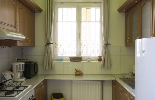Terezvaros Apartment | Vibrant 3 Bedroom Apartment In The Pulsing Heart Of Budapest