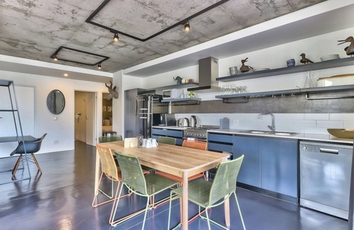 Flora Park Apartment | Vibrant 3Bedroom | Bo Kaap | Mountain and City Views