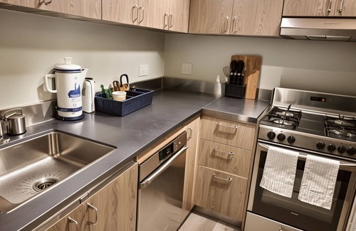 Pico-Union Hotel | Vibrant 3BR Apart-Hotel Spacious Comfort in Central Los Angeles