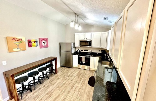 Trenton House | Vibrant 4 Bedroom Getaway with Hot Tub