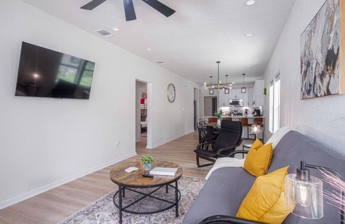 Denver Heights House | Vibrant 4BR 3BA Oasis Near Happy Downtown
