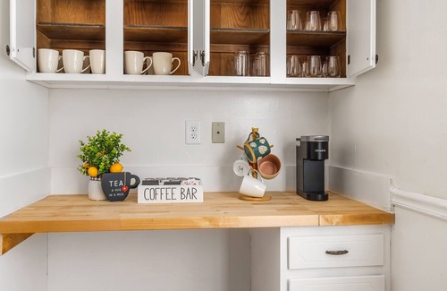 North Raleigh House | Vibrant 4BR home with outdoor patio, 5mins to North Hills. Pet-friendly!
