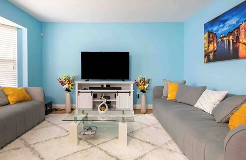 Annapolis House | Vibrant and Comfy Home in Annapolis