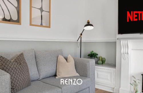 Chilwell Apartment | Vibrant and Cosy 3-Bed Home in Nottingham by Renzo, Perfect for Contractors, Free Parking!