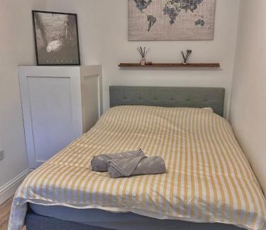 Acocks Green Apartment | Vibrant Bungalow 2 Bedroom Flat with secure private parking