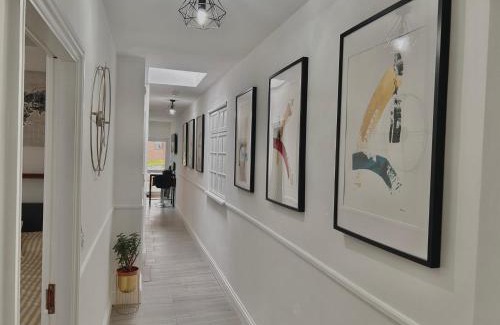 Acocks Green Apartment | Vibrant Bungalow 2 Bedroom Flat with secure private parking