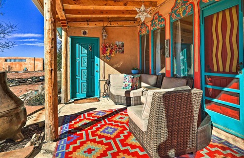 Arroyo Hondo House | Vibrant 'Casa Coyote' Near John Dunn Bridge!