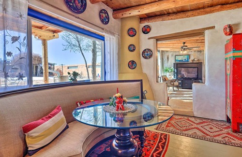 Arroyo Hondo House | Vibrant 'Casa Coyote' Near John Dunn Bridge!