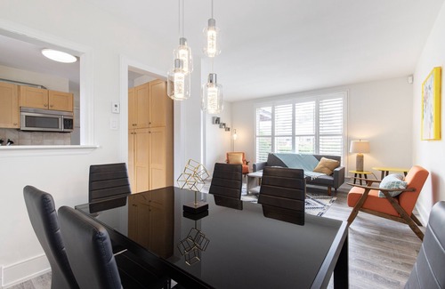Clanton Park House | ❤ Vibrant ColourPop House [2 Bedrooms|1 Bath]