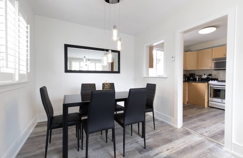 Clanton Park House | ❤ Vibrant ColourPop House [2 Bedrooms|1 Bath]