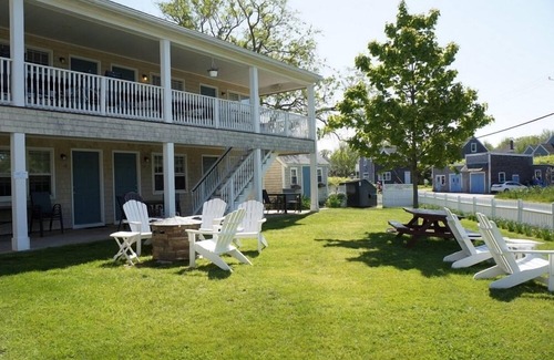 Block Island Condo | Vibrant Condo Ideal for Couples