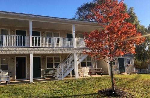 Block Island Condo | Vibrant Condo Ideal for Couples