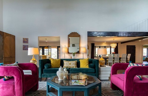 Santa Fe Villa | Vibrant contemporary villa