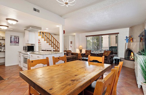 Northeast Santa Fe Hotel | Vibrant, Convenient, And Restful - Walk Downtown And Explore