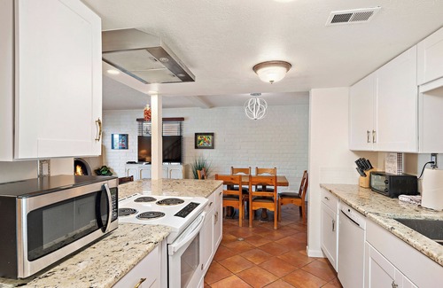 Northeast Santa Fe Hotel | Vibrant, Convenient, And Restful - Walk Downtown And Explore