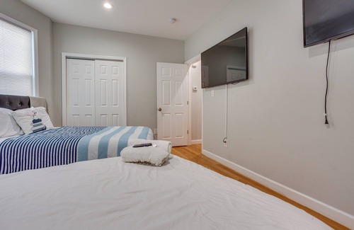 East Orange House | Vibrant East Orange Townhome Near Red Bull Arena!