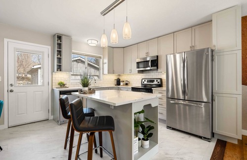 East Kootenay House | Vibrant In The Valley | Arcade | 4 Bed | Sleeps 8!