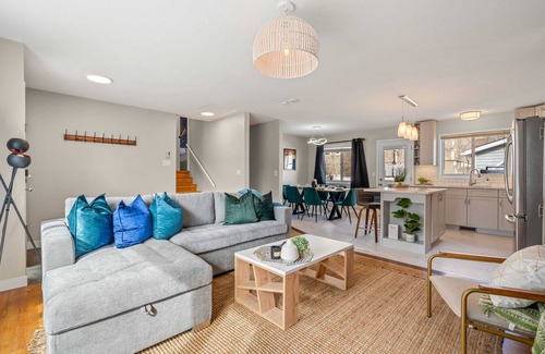 East Kootenay House | Vibrant In The Valley | Arcade | 4 Bed | Sleeps 8!