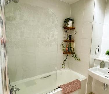 Haggerston Apartment | Vibrant & Inviting 1BD Flat Heart of Haggerston!