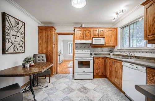 Port Credit House | Vibrant Lakefront Gateway